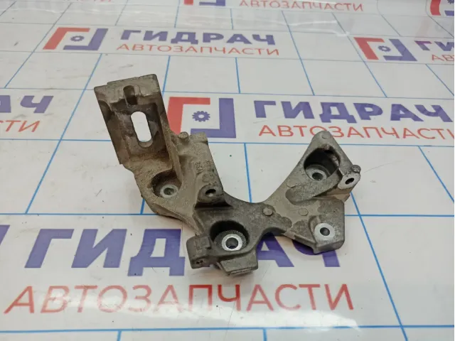 Кронштейн генератора Nissan Qashqai (J10) 11710-EE90C.