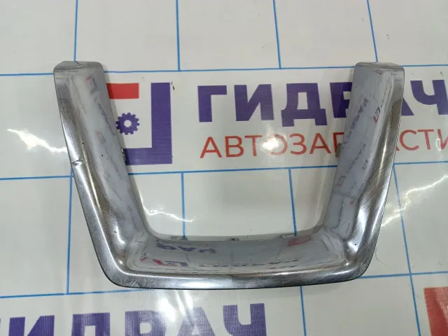 Накладка на решетку радиатора Nissan Qashqai (J10) 62382-JD00A. Дефект.
