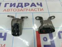 Петли двери передней правой Nissan Qashqai (J10) . Комплект.