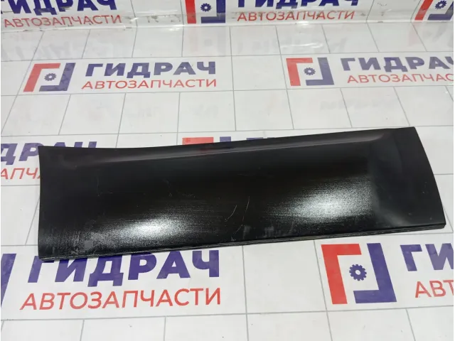 Накладка двери задней правой Nissan Qashqai 82870BR01A