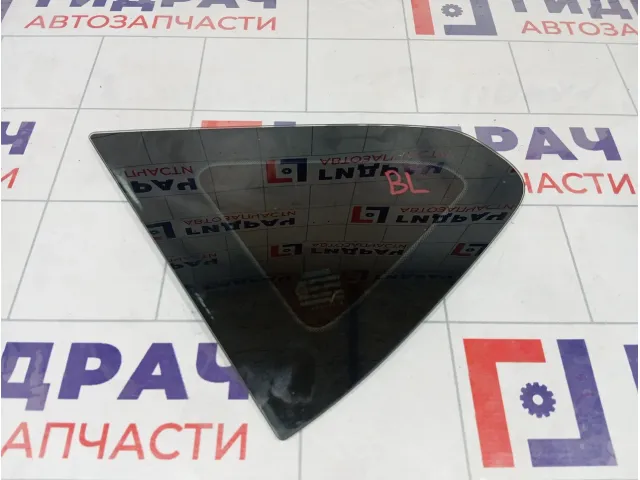 Стекло кузовное глухое (форточка) заднее левое Nissan Qashqai 83313JD00A