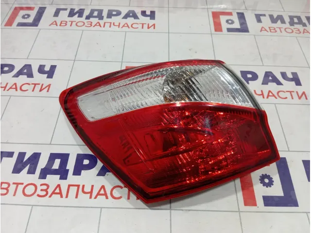 Фонарь задний наружный левый Nissan Qashqai 26555BR00B