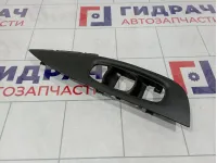 Накладка блока управления стеклоподъемниками Nissan Roque (T32) 80961-4BA0B