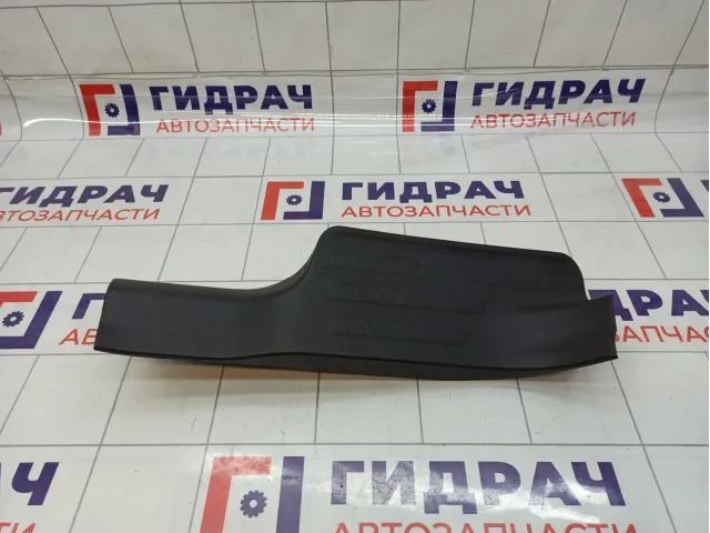 Накладка порога внутренняя задняя левая Nissan Roque (T32) 76954-7FA0A