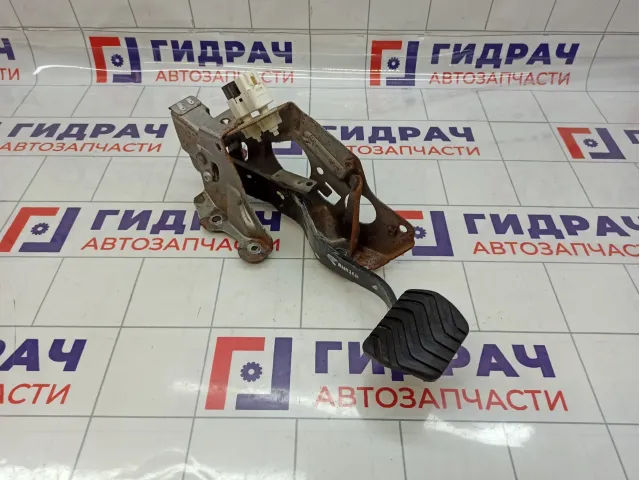 Педаль тормоза Nissan Roque (T32) 46501-4BA0B