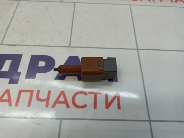 Датчик включения стопсигнала Nissan Teana (J32) 25320-JN00A