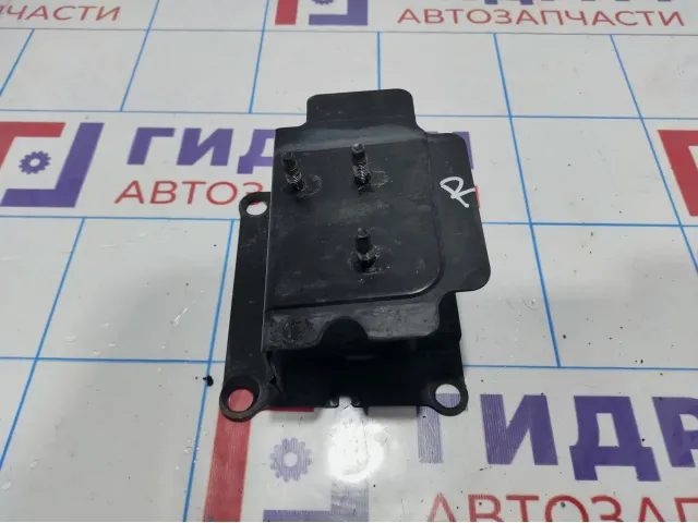 Кронштейн усилителя переднего бампера правый Nissan Teana (J31) 62210-9Y000