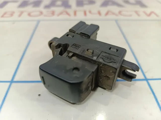 Кнопка стеклоподъемника Nissan Teana (J31) 25411-ED00A