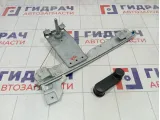 Стеклоподъемник механический задний правый Nissan Terrano 827208112R