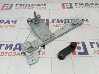 Стеклоподъемник механический задний правый Nissan Terrano 827208112R