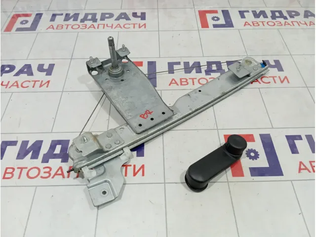 Стеклоподъемник механический задний правый Nissan Terrano 827208112R
