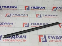 Уплотнитель стекла переднего левого Nissan Terrano