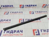 Уплотнитель стекла переднего левого Nissan Terrano