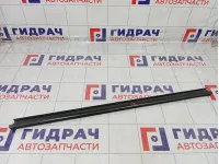 Уплотнитель стекла переднего правого Nissan Terrano