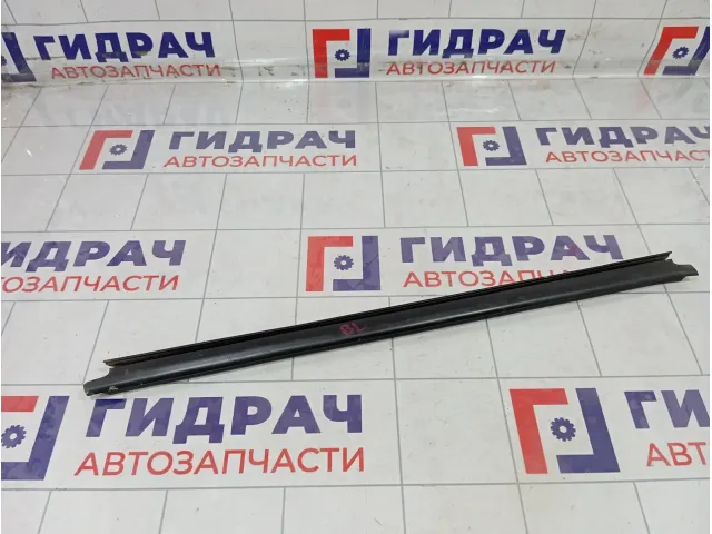Уплотнитель стекла заднего левого Nissan Terrano