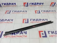 Уплотнитель стекла заднего правого Nissan Terrano