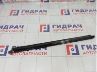 Накладка стекла заднего правого Nissan Terrano