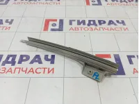 Направляющая стекла двери передней левой Nissan Terrano 802557240R