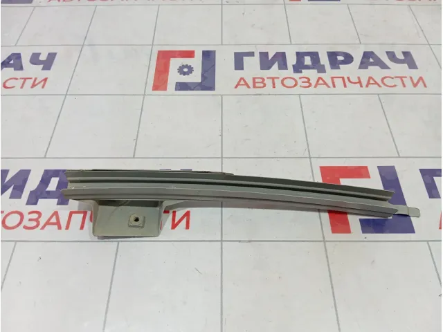 Направляющая стекла двери передней правой Nissan Terrano 802199801R