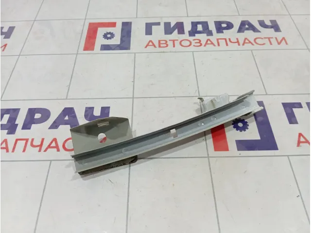 Направляющая стекла двери задней левой Nissan Terrano 822362839R
