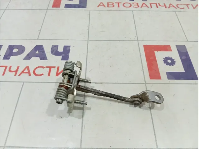 Ограничитель двери задний Nissan Terrano