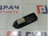 Кнопка стеклоподъемника переднего правого Nissan Terrano 809601386R