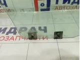 Стекло двери задней правой Nissan Terrano