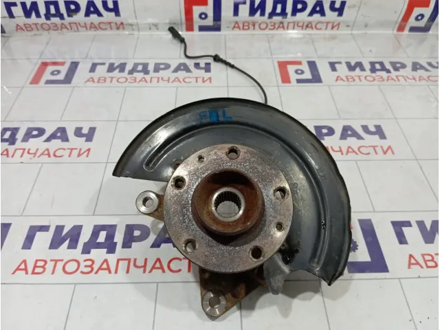 Кулак поворотный передний левый Nissan Terrano