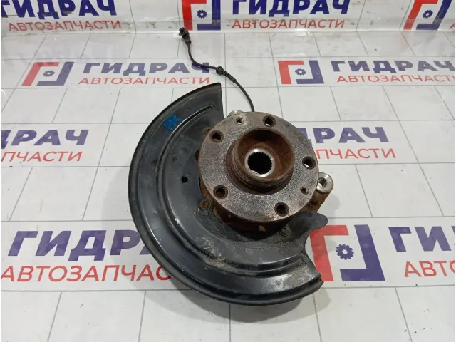 Кулак поворотный передний правый Nissan Terrano