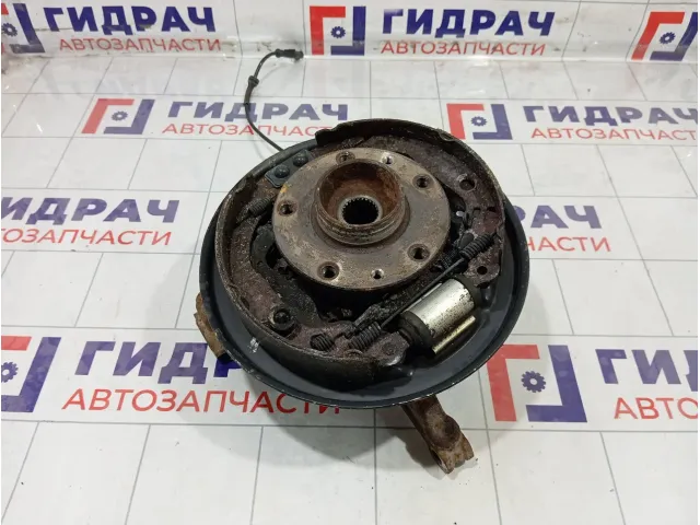 Кулак поворотный задний левый Nissan Terrano