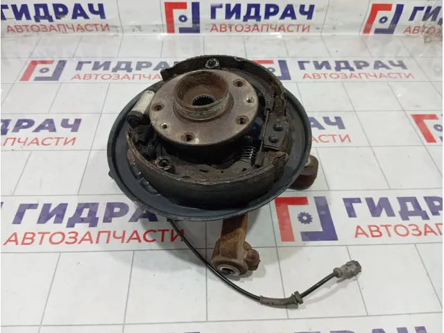 Кулак поворотный задний правый Nissan Terrano