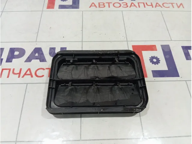 Решетка вентиляционная Nissan Terrano 7700838358