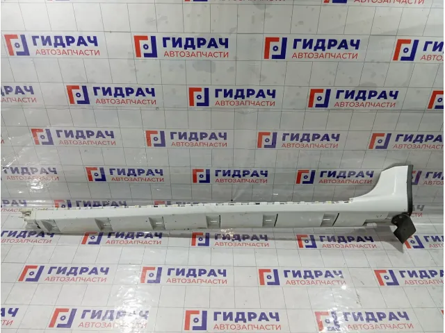 Накладка порога левая Nissan Terrano