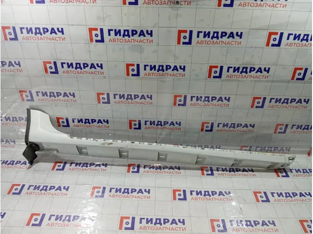 Накладка порога правая Nissan Terrano