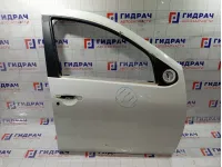 Дверь передняя правая Nissan Terrano 801106689R
