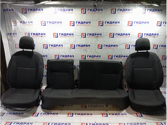 Сиденье комплект Nissan Terrano