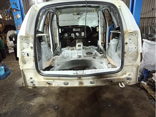 Панель задняя Nissan Terrano