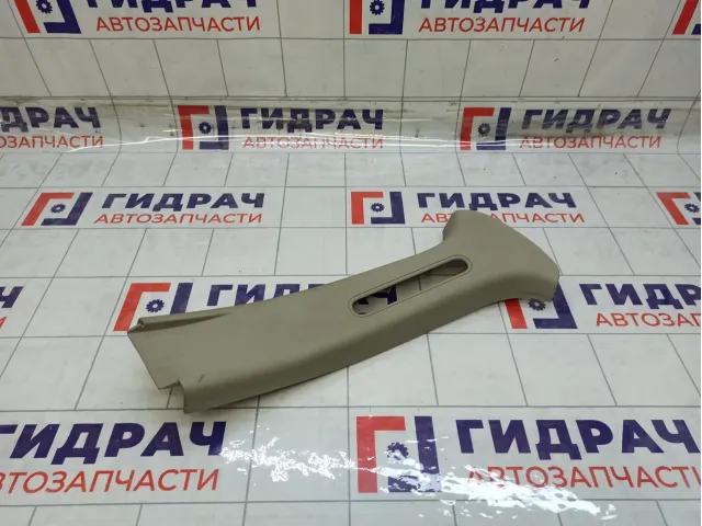 Обшивка стойки средней правой верхняя Nissan Terrano 8200732344