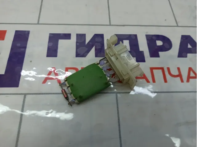 Резистор отопителя Nissan Terrano 2715000Q0L