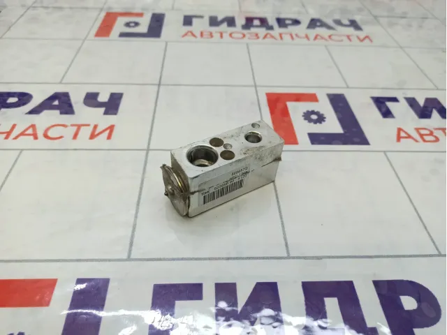 Клапан кондиционера Nissan Terrano 9220000Q0D