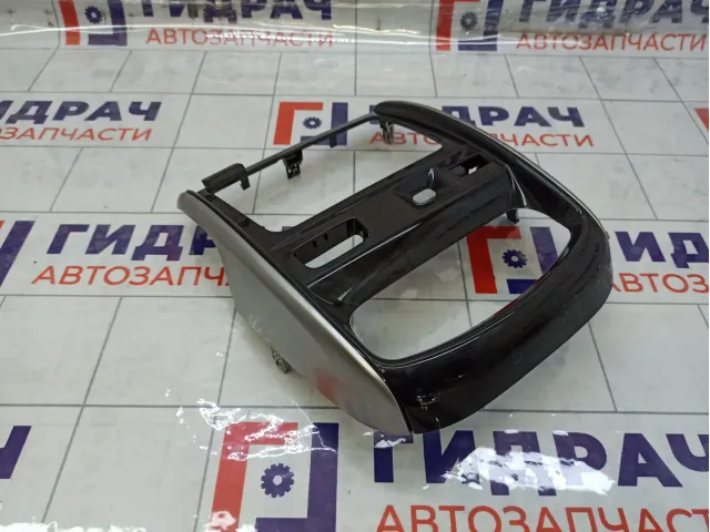 Рамка магнитолы Nissan Terrano 682609636R