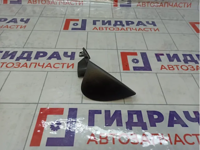 Накладка торпедо правая Nissan Terrano 682457625R