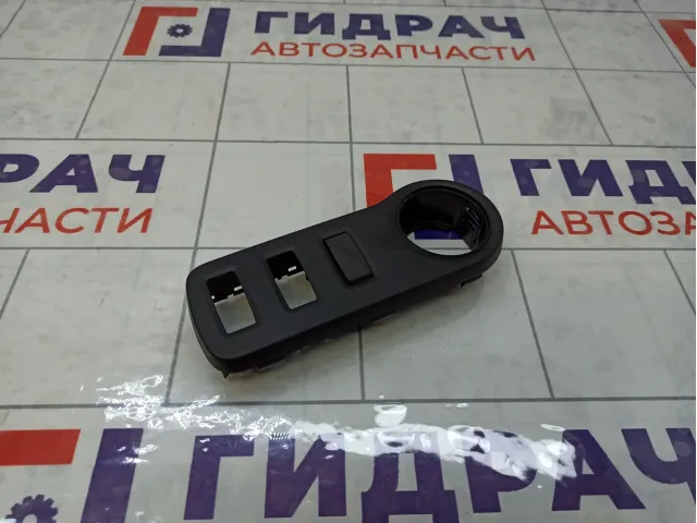 Накладка торпедо левая Nissan Terrano 251635247R