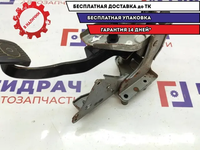 Педаль тормоза Nissan Tiida 46501-EM32B.