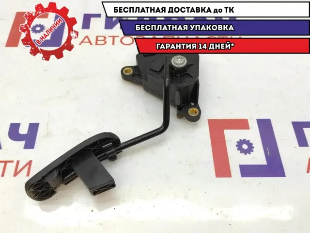 Педаль газа Nissan Tiida 18002-AX700.
