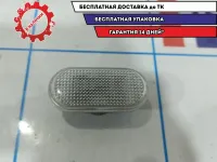 Повторитель на крыло белый Nissan Tiida 26160-AX00A.