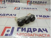 Блок управления климатической установкой Nissan X-Trail (T30) 27500ES70A