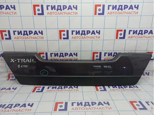 Накладка двери багажника наружняя Nissan X-Trail (T31) 90901-3US0C