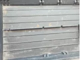 Пол багажника правый Nissan X-Trail (T31) 84975-JG00A. Потертость.