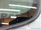 Стекло кузовное глухое левое Nissan X-Trail (T31) 83301-JG100. Дефект, дефект уплотнителя.